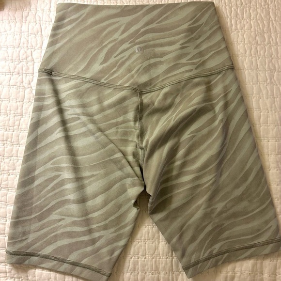 Lululemon Align Short 8" Size 4 - Picture 3 of 6